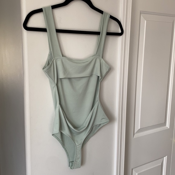 AIRY - Sage Sleeveless Cut-Out Back Bodysuit - Picture 8 of 9